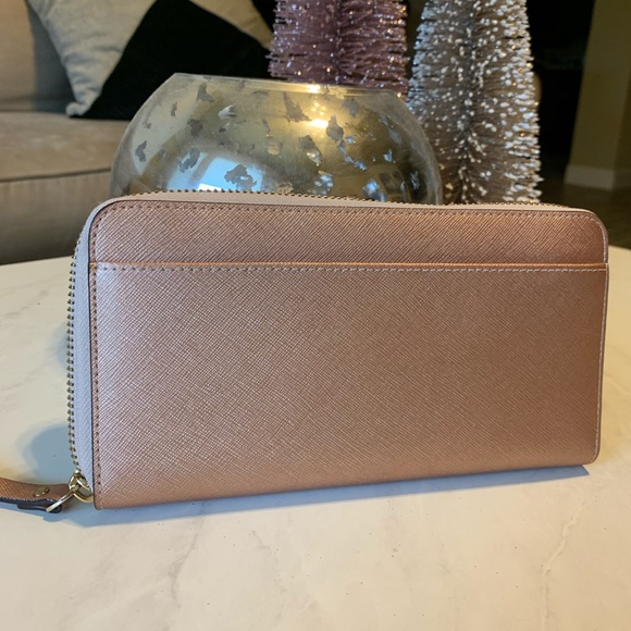 SOLD Kate Spade Zip Wallet Rose Gold - Picture 4 of 4